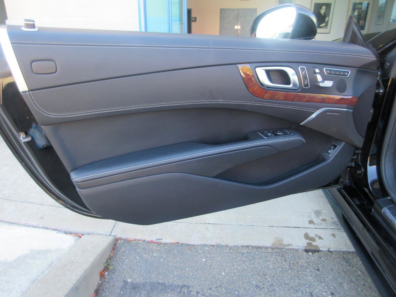 Used 2017 Mercedes-Benz SL 550 image 4
