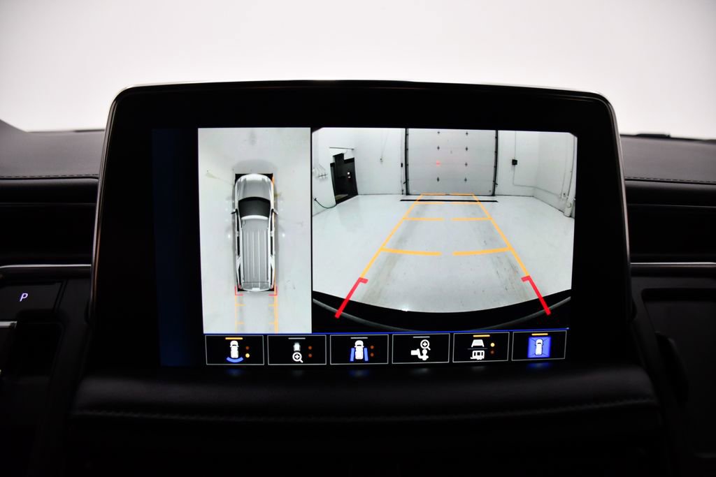 Used 2022 Chevrolet Suburban LT w/ Luxury Package image 16