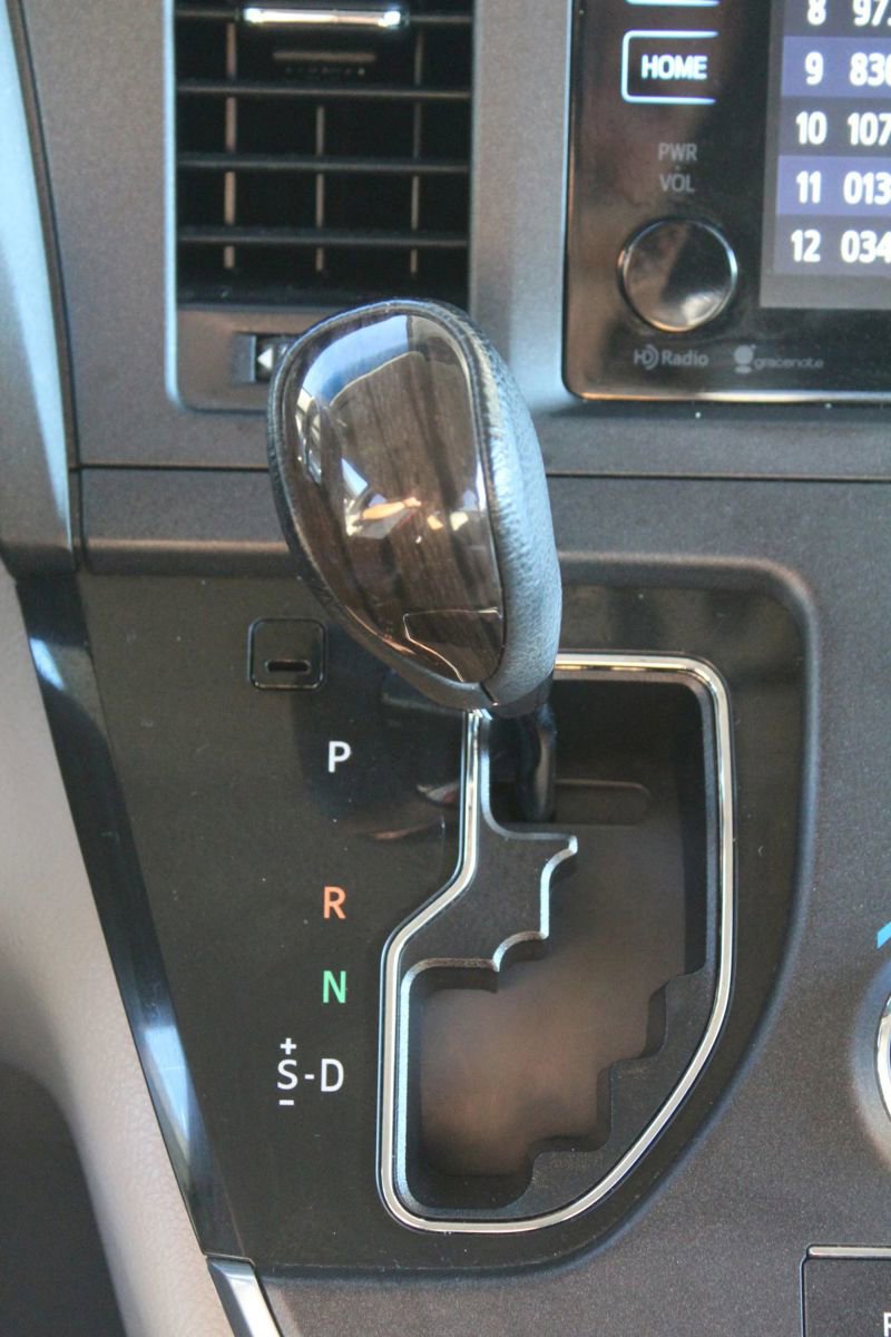 Used 2015 Toyota Sienna XLE w/ XLE Navigation Package FWD image 23