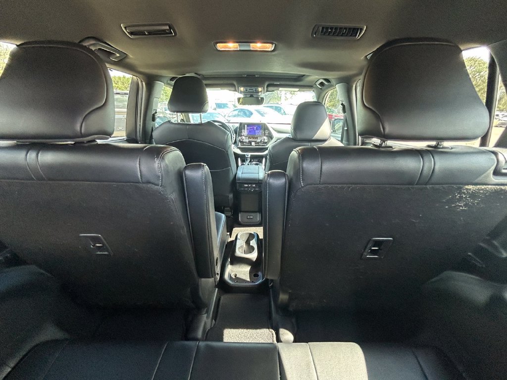 Used 2023 Toyota Highlander XSE FWD image 16