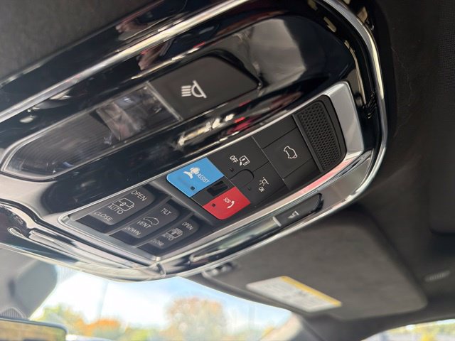 Used 2025 Jeep Grand Wagoneer Series II Obsidian w/ Quick Order Packagew 28T AWD/4WD image 24