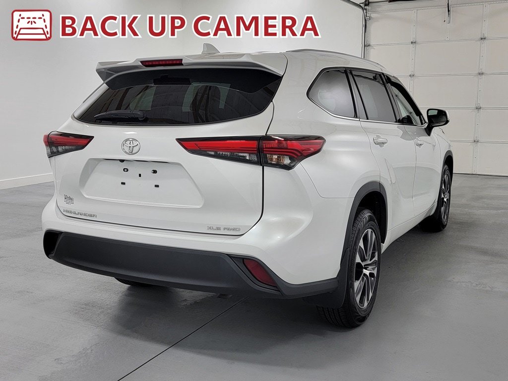 Used 2022 Toyota Highlander XLE AWD/4WD image 8