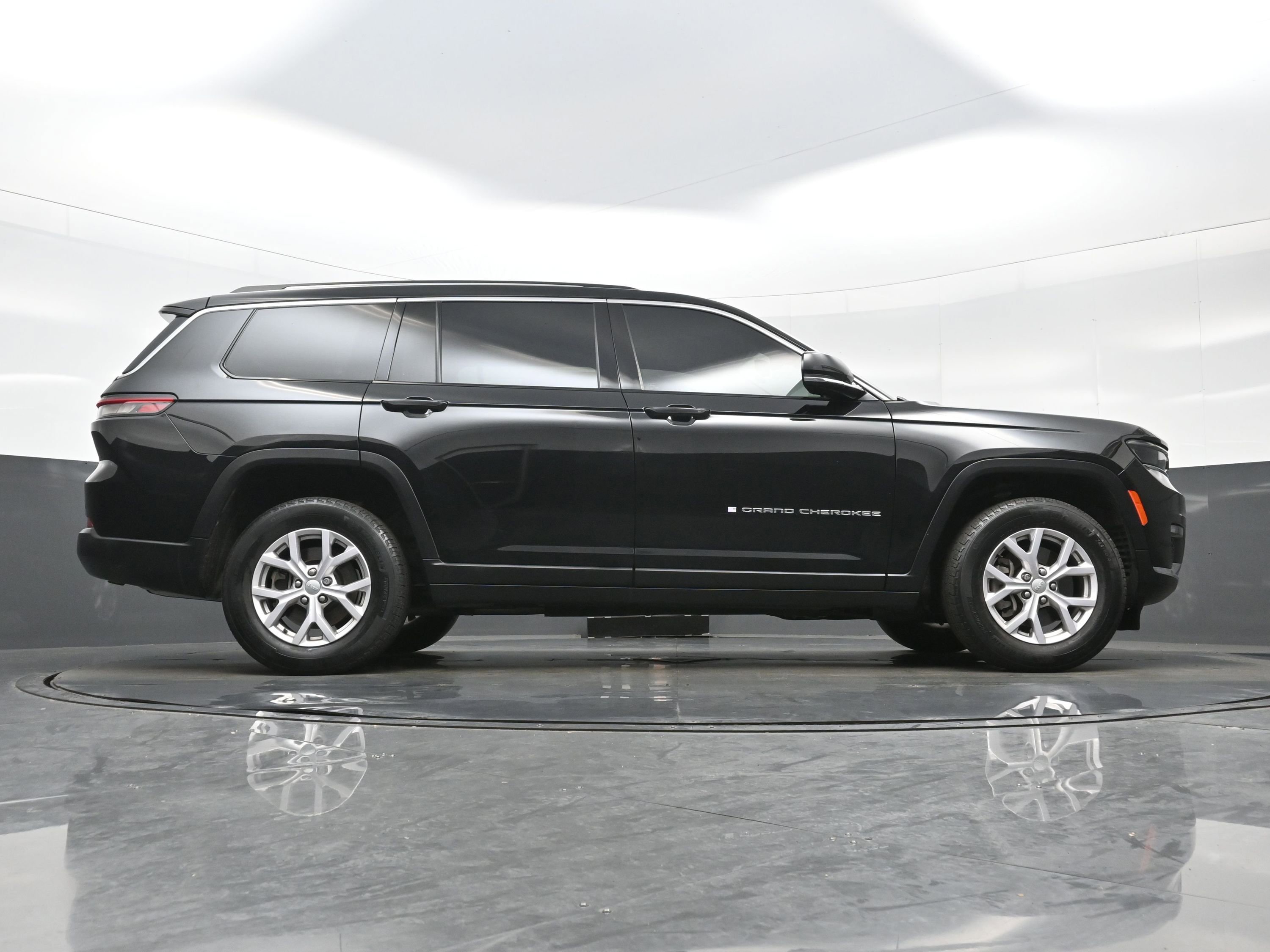 Used 2022 Jeep Grand Cherokee L Limited AWD/4WD image 33
