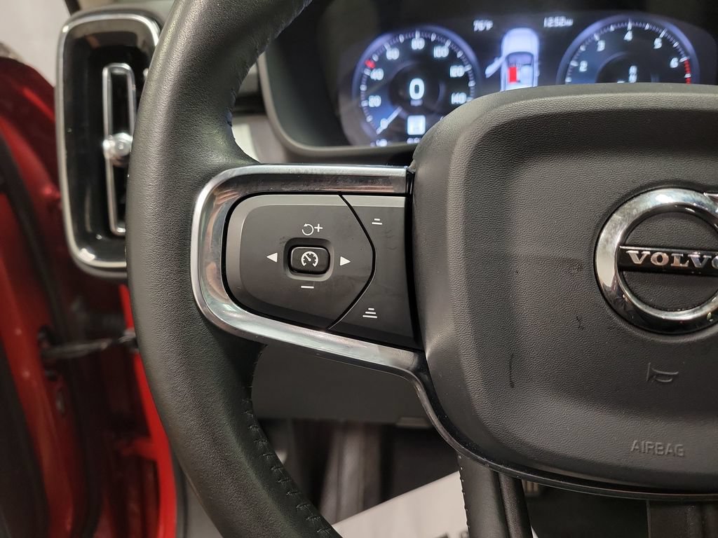 Used 2019 Volvo XC40 T5 Momentum AWD/4WD image 25