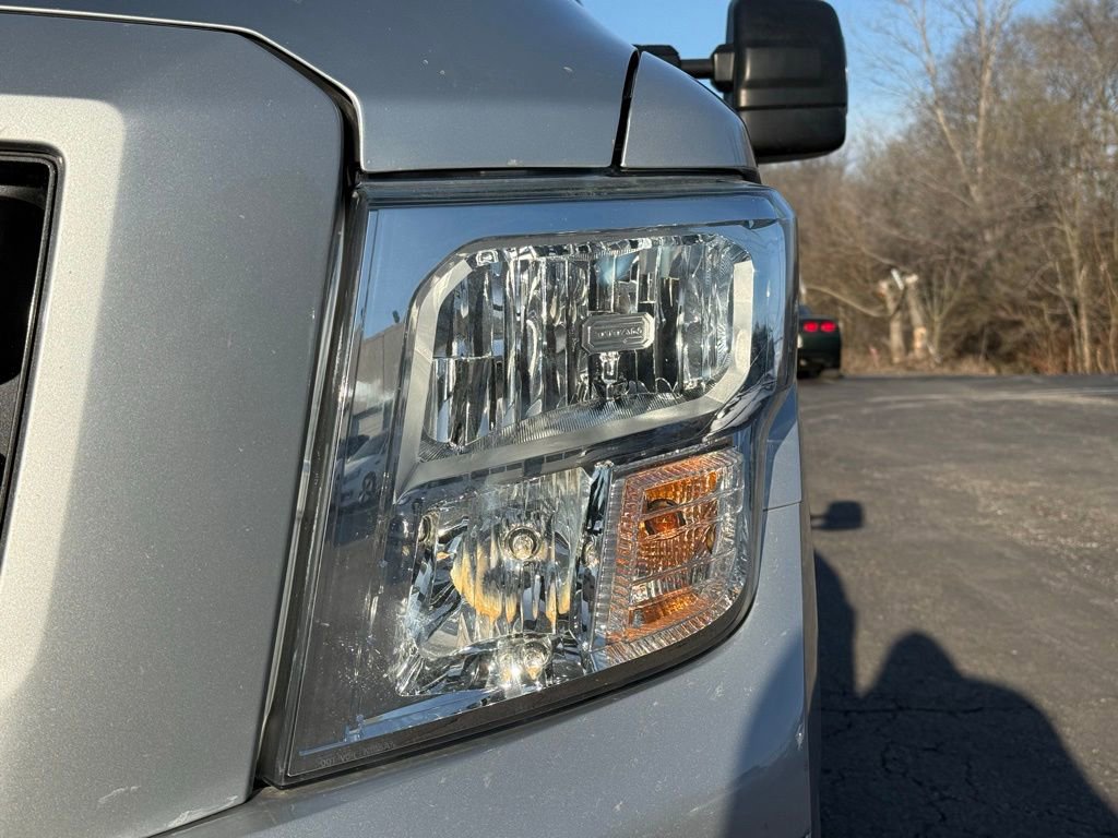 Used 2020 Nissan Titan SV w/ SV Convenience Package image 4