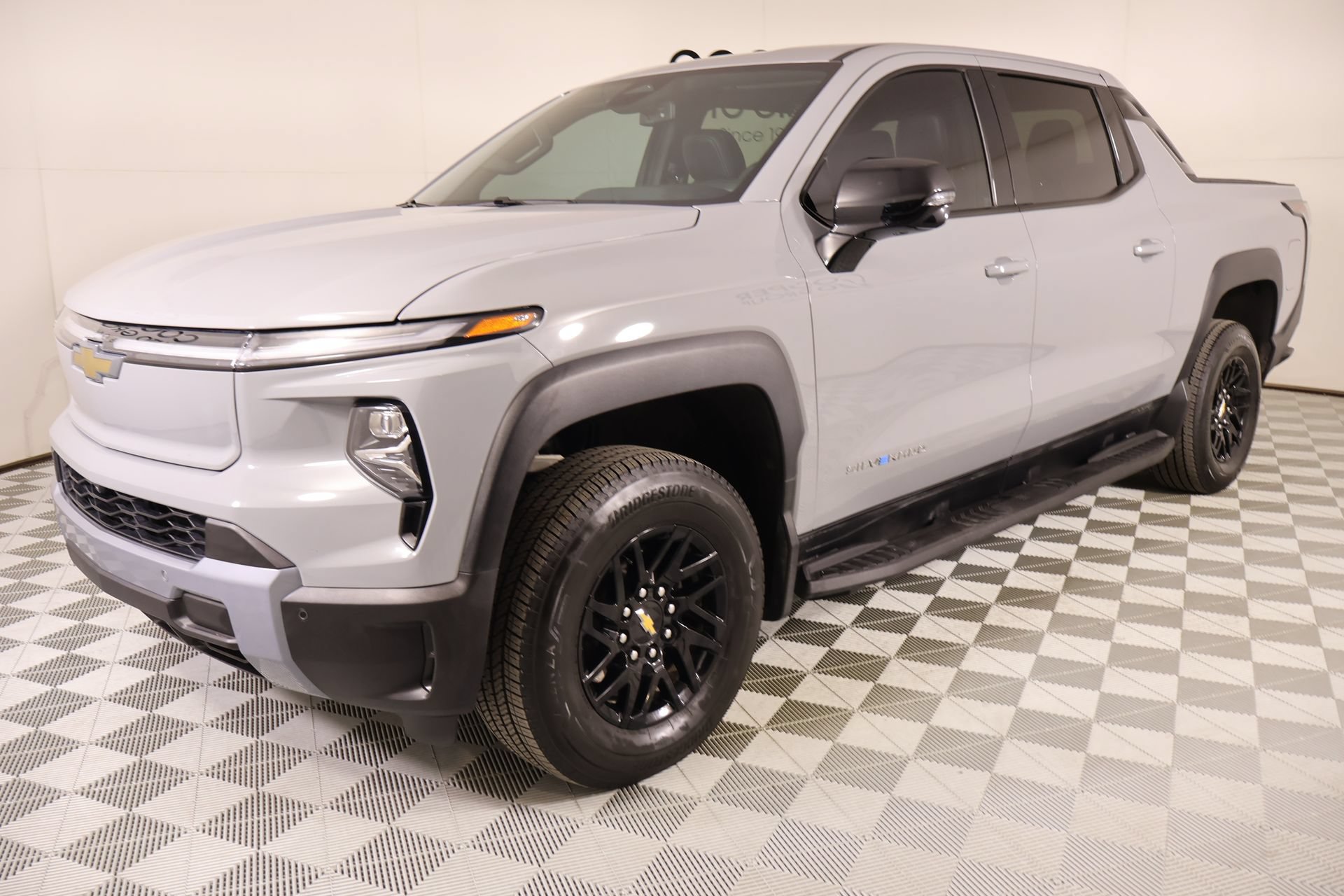 Used 2025 Chevrolet Silverado EV LT AWD/4WD image 11