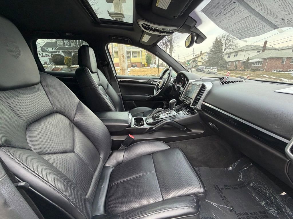 Used 2017 Porsche Cayenne Platinum Edition image 12