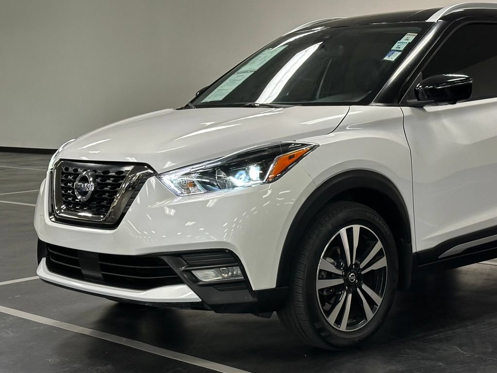 Used 2020 Nissan Kicks SR w/ SR Premium Package FWD image 11