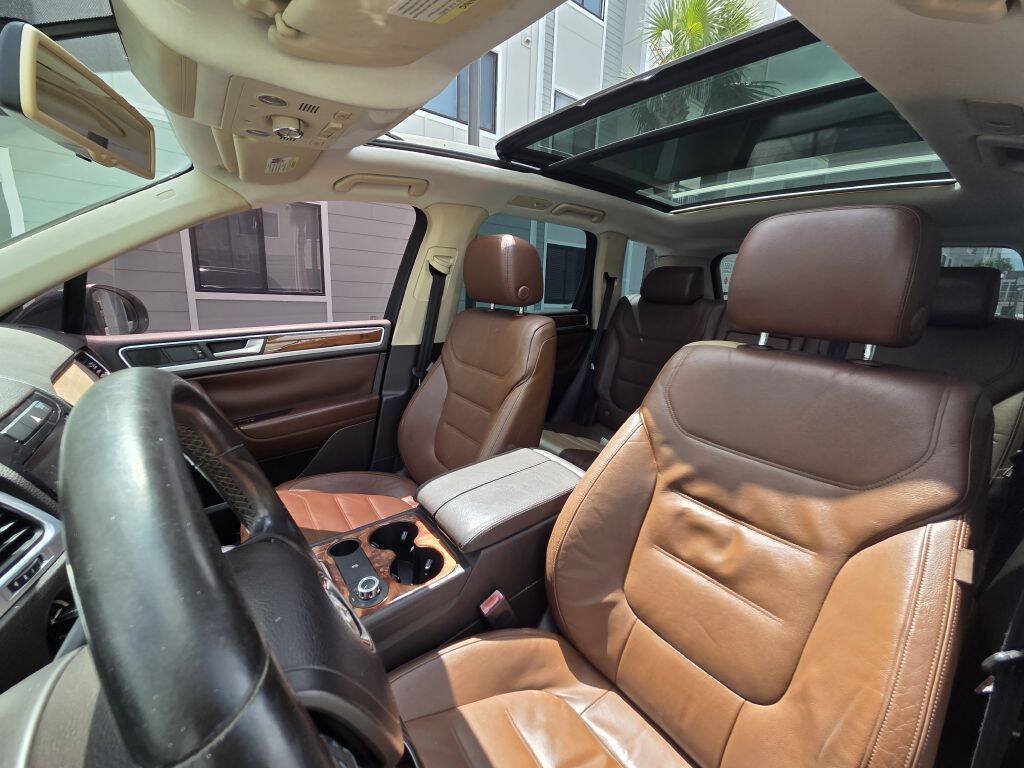 Used 2011 Volkswagen Touareg VR6 AWD/4WD image 37