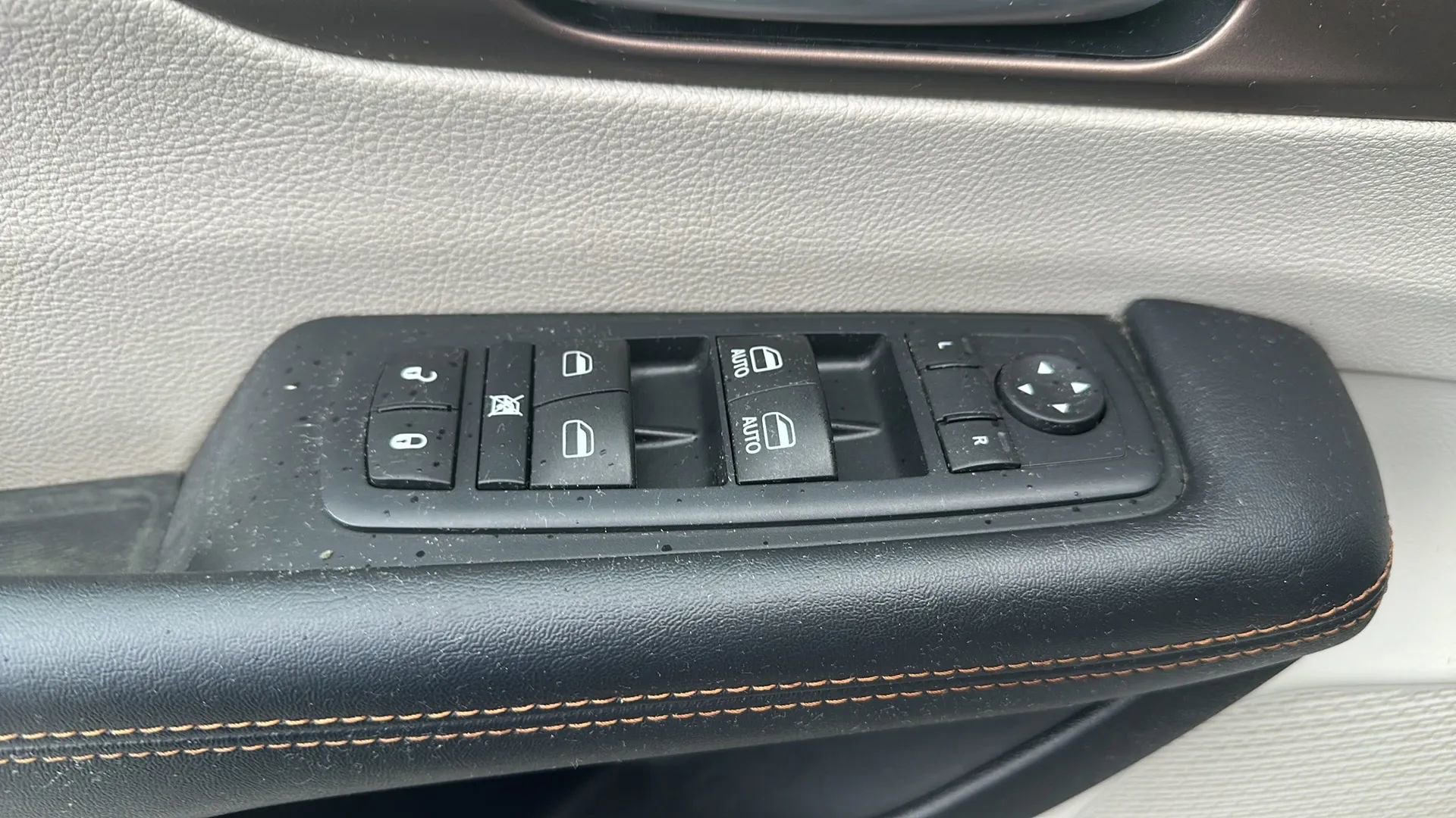 Used 2017 Chrysler Pacifica Touring image 9