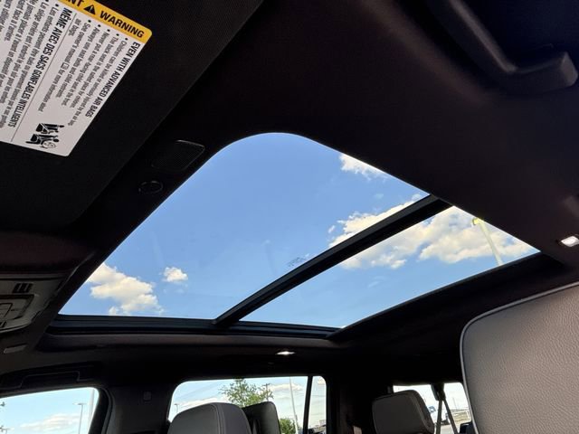 Used 2023 GMC Yukon XL Denali w/ Denali Reserve Package image 27