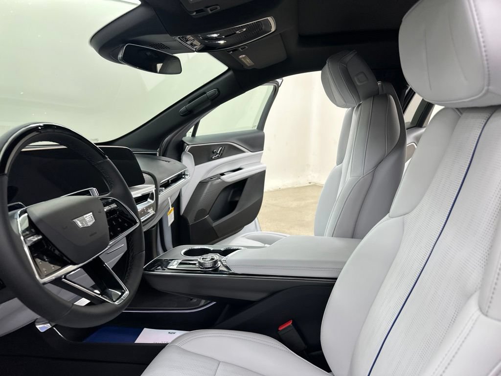 New 2026 Cadillac Lyriq Luxury AWD/4WD image 35