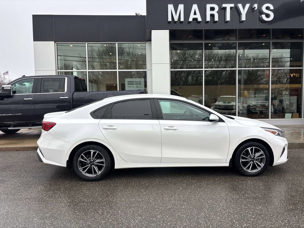 Used 2023 Kia Forte LXS image 3