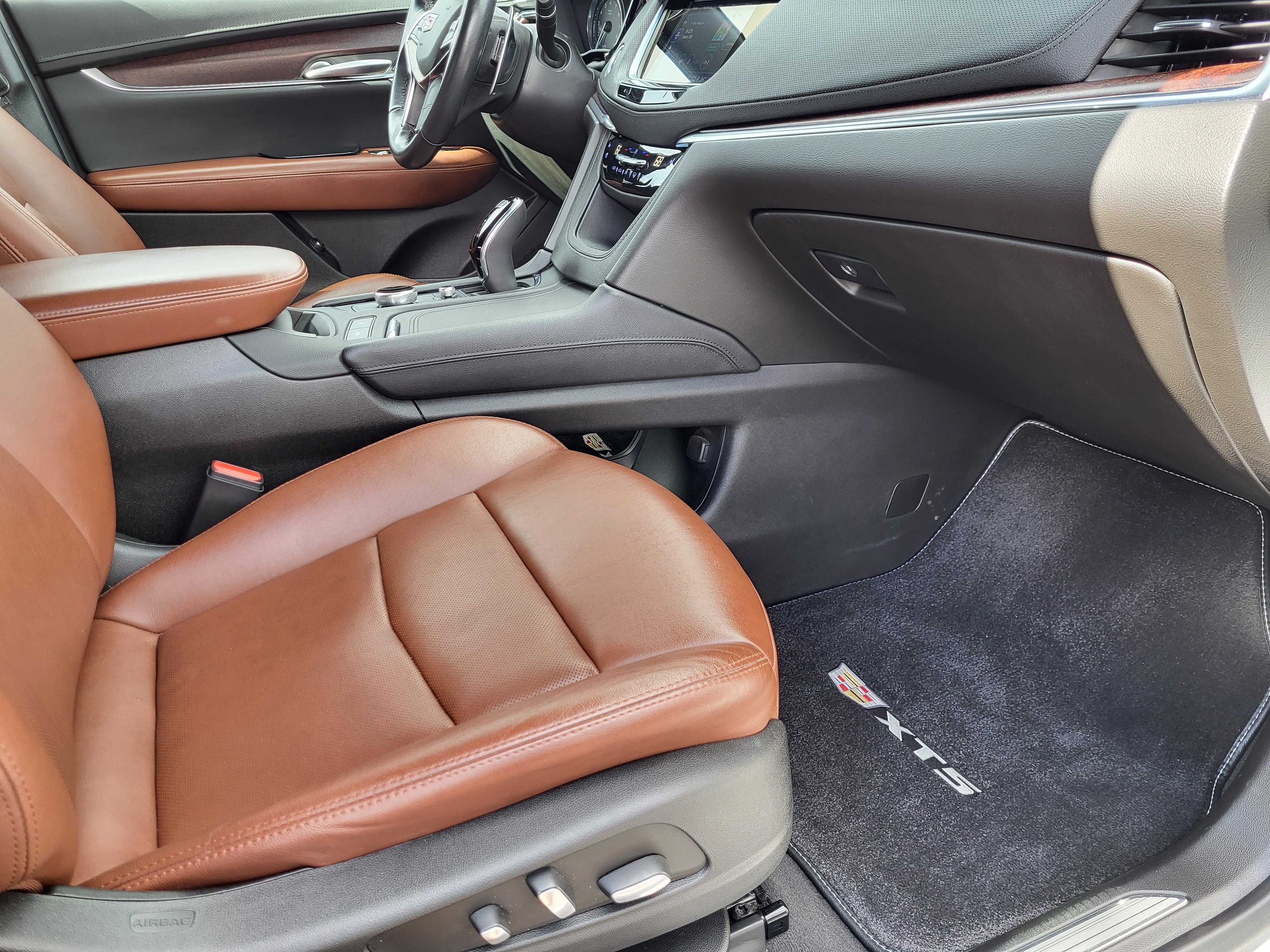 Used 2023 Cadillac XT5 Sportv w/ Technology Package image 17