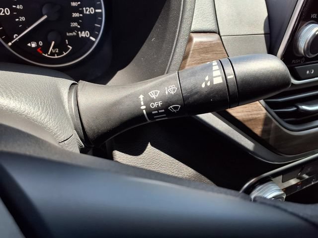 Used 2025 Nissan Altima 2.5 SV FWD image 12
