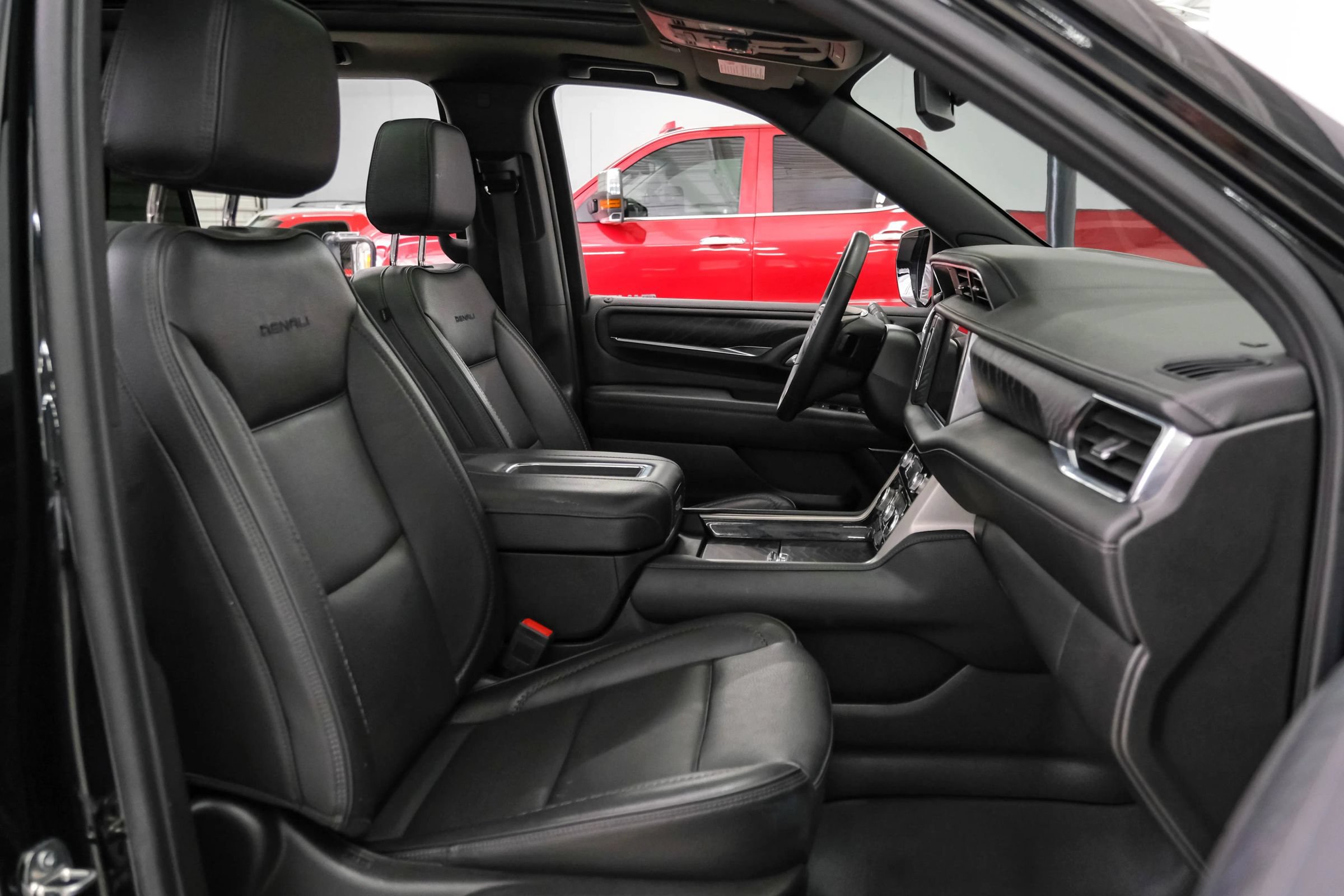 Used 2023 GMC Yukon Denali w/ LPO, Floor Liner Package RWD image 36