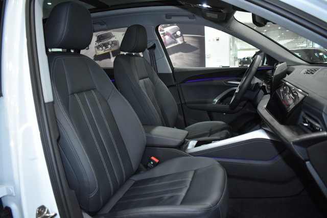 Used 2025 Audi Q5 Premium w/ Convenience Package image 27