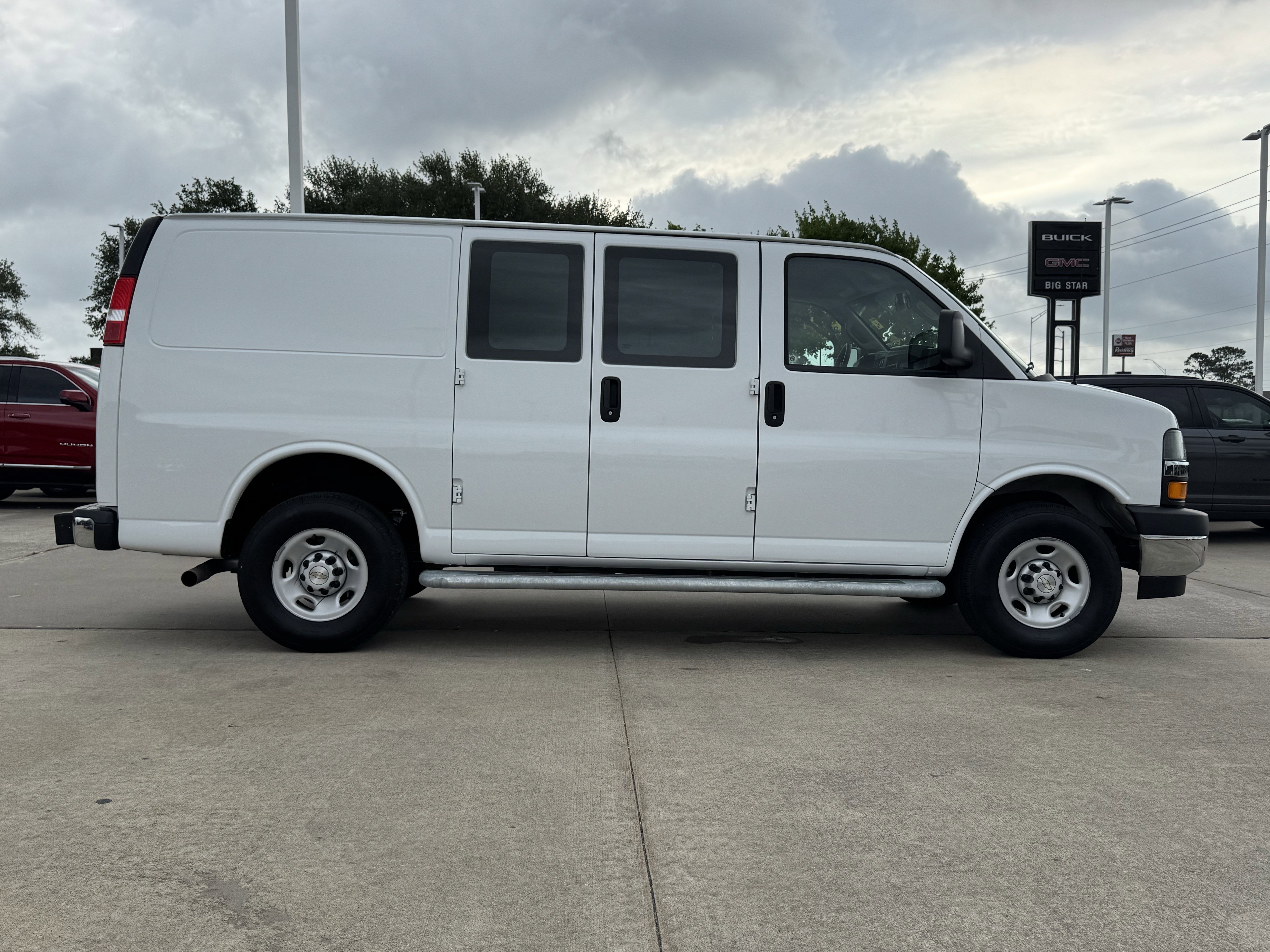 Used 2024 Chevrolet Express 2500 w/ Driver Convenience Package RWD image 7