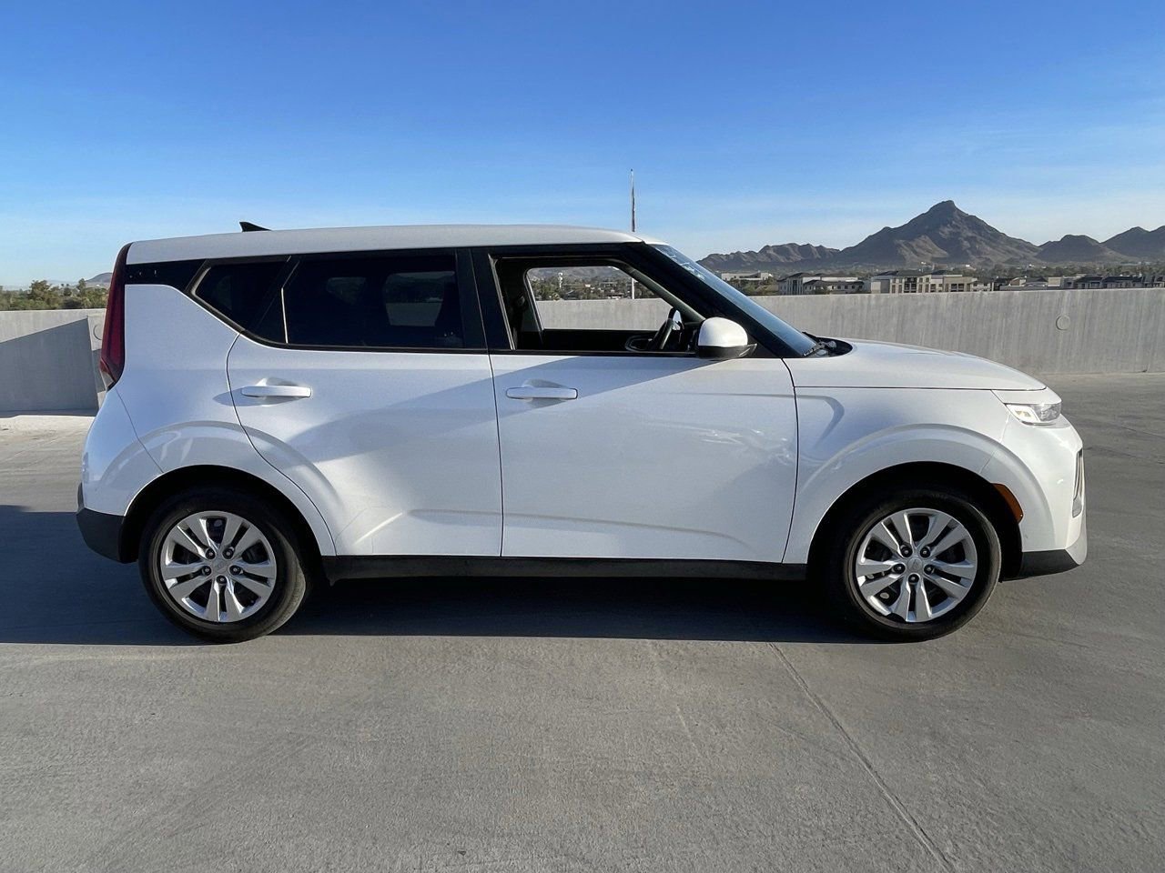 Used 2020 Kia Soul LX image 3