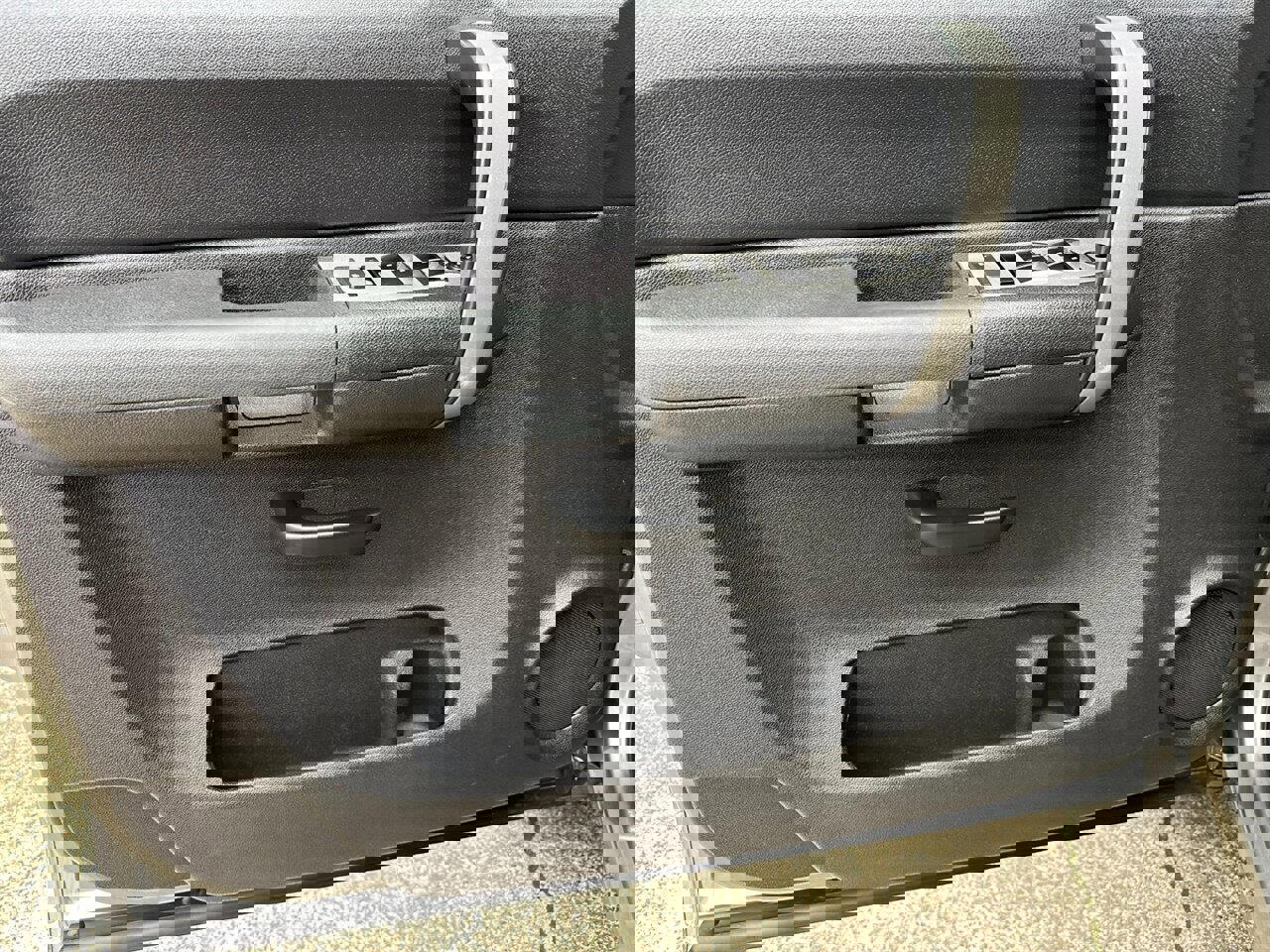 Used 2007 GMC Sierra 2500 SLE w/ Z71 Off-Road Package image 13