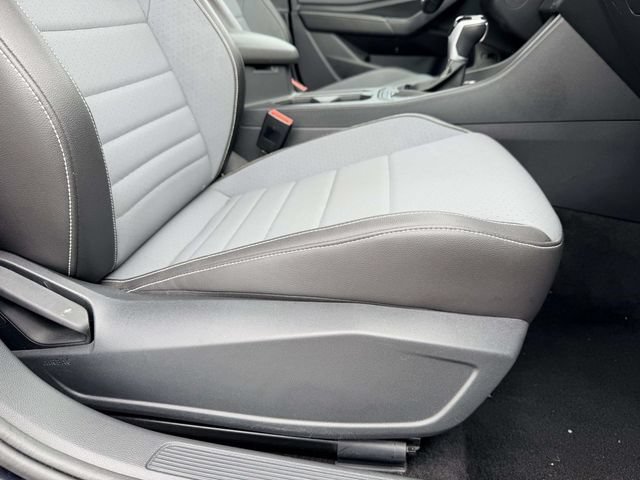 Used 2025 Volkswagen Jetta SE FWD image 9