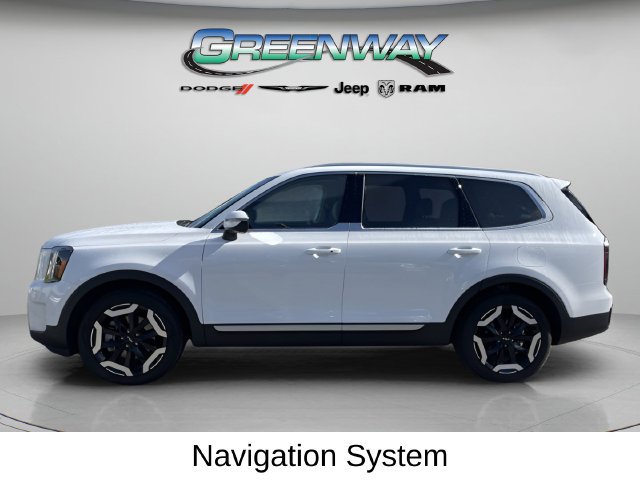 Used 2024 Kia Telluride EX w/ EX Captain's Chair Package FWD image 3