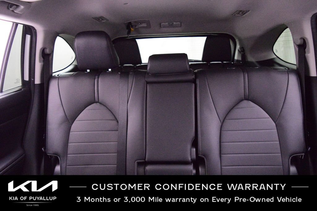 Used 2020 Toyota Highlander XLE AWD/4WD image 13