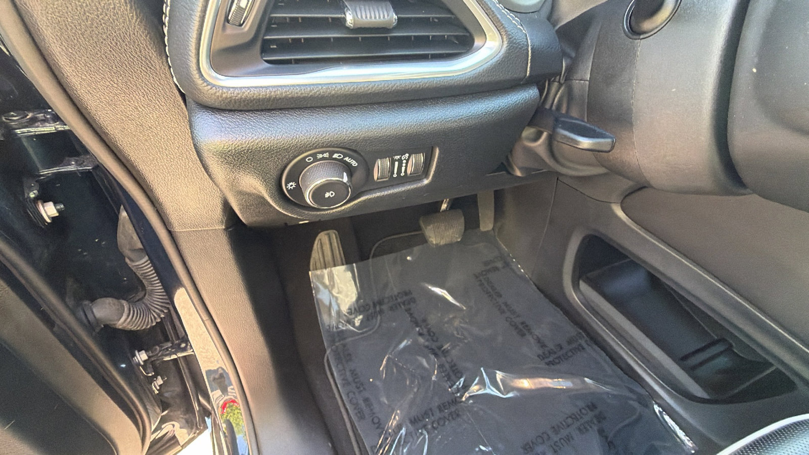 Used 2024 Chrysler Pacifica Premium FWD image 25