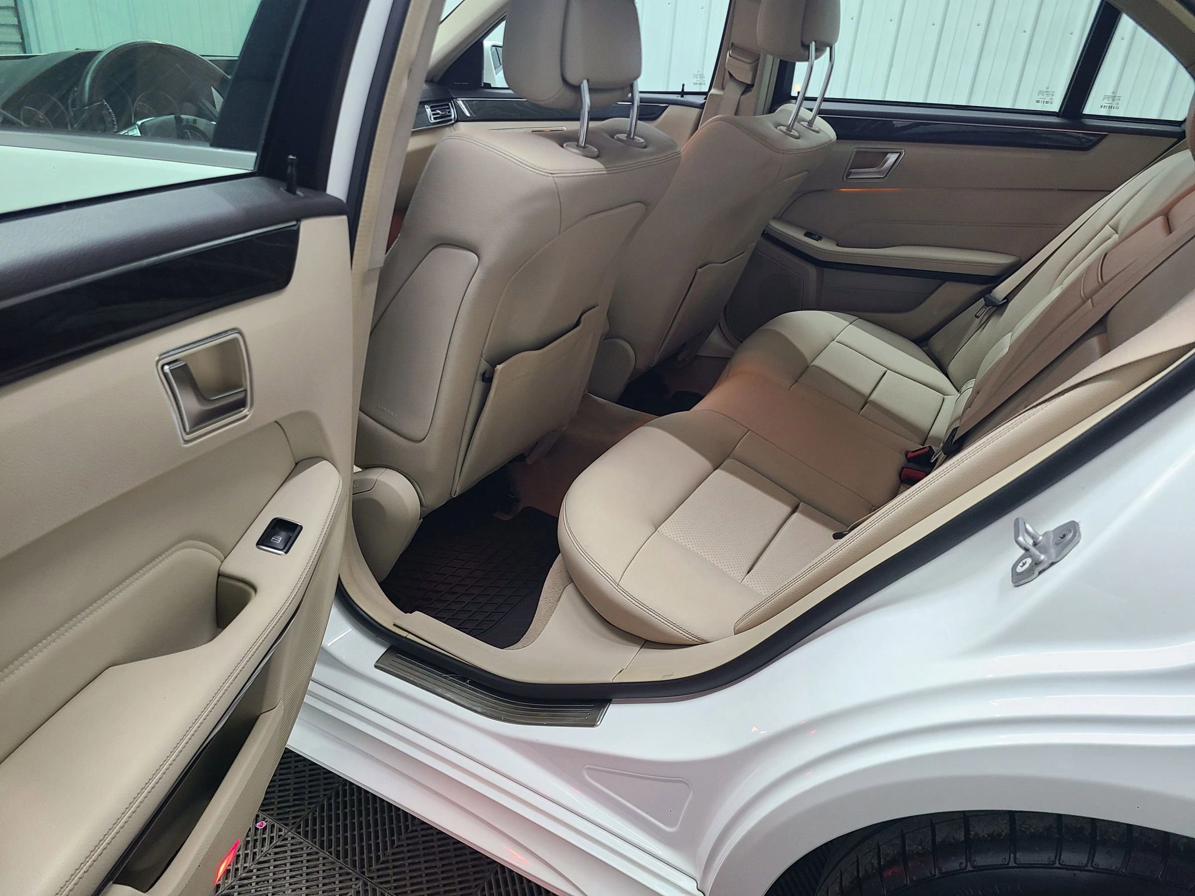 Used 2014 Mercedes-Benz E 350 Sedan image 35