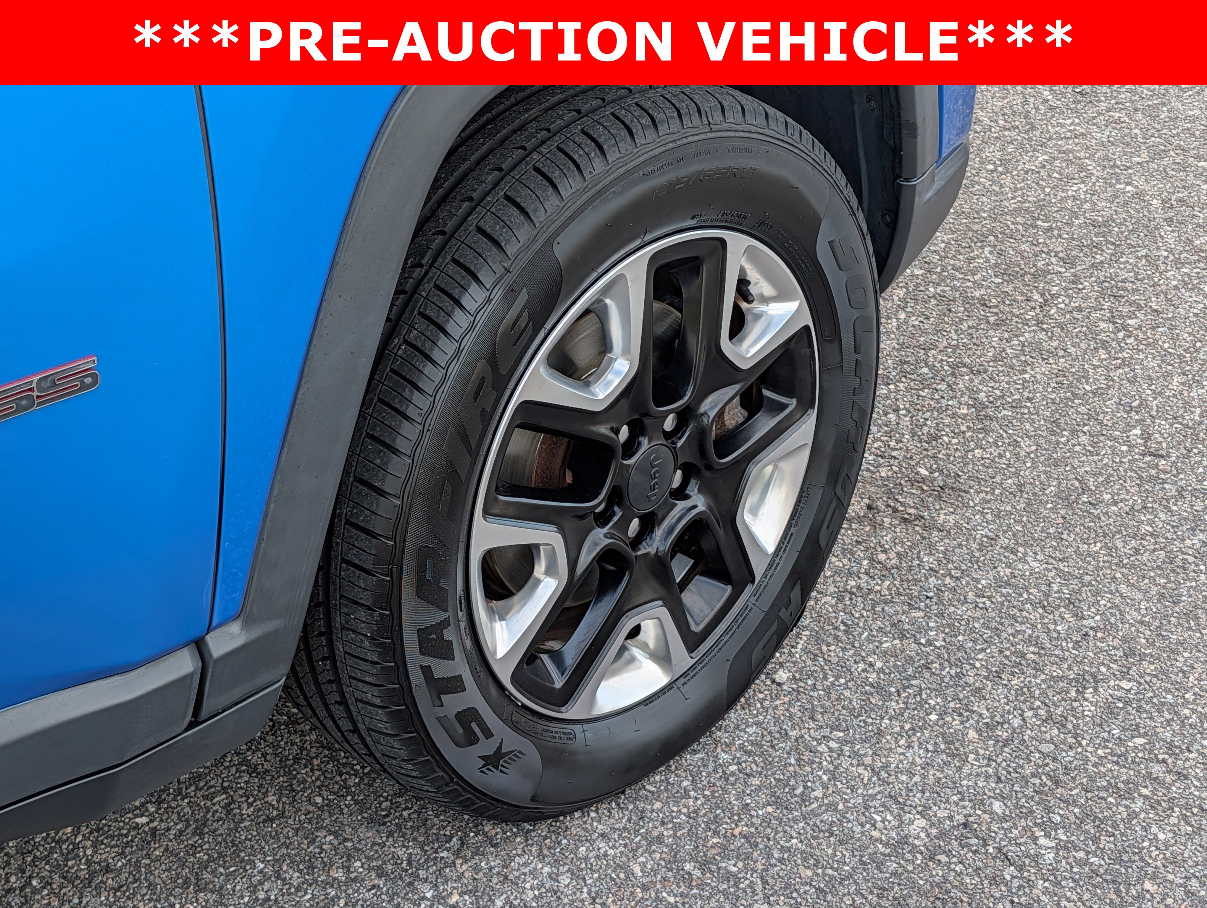 Used 2018 Jeep Compass Trailhawk w/ Leather Interior Group AWD/4WD image 12