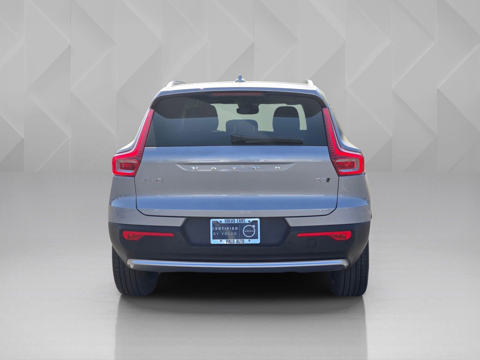 Used 2025 Volvo XC40 B5 Plus image 5