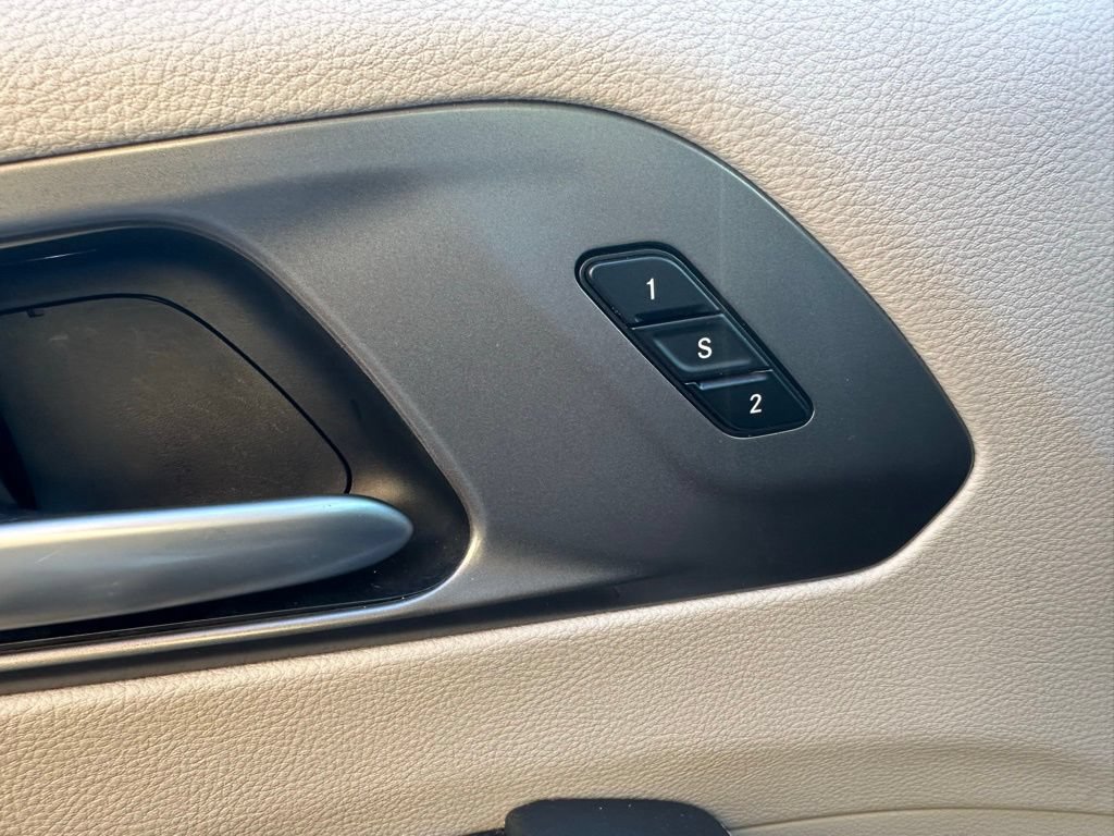 Used 2024 Chrysler Pacifica Touring-L FWD image 30