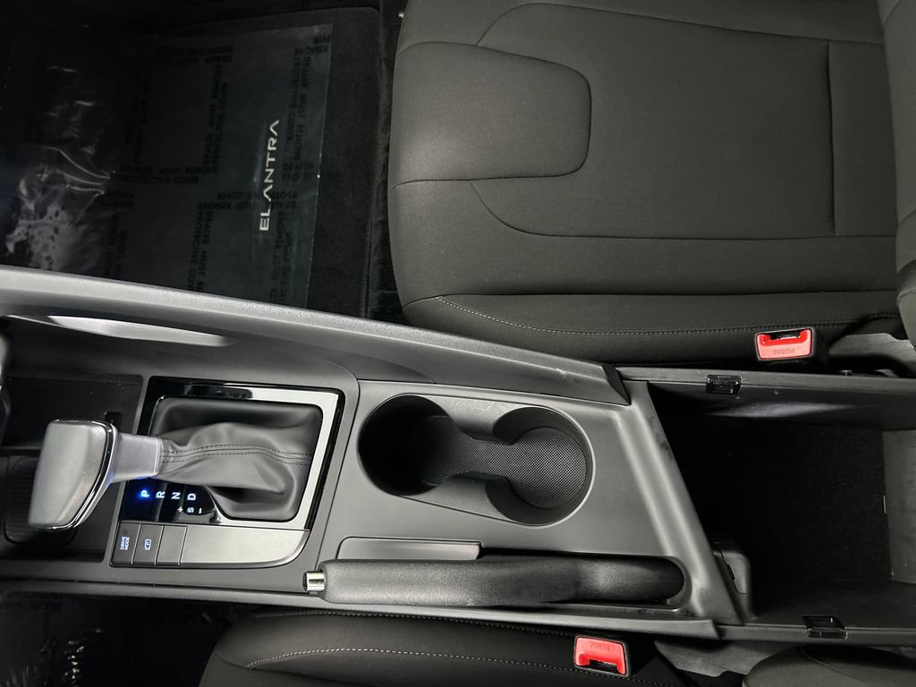 Certified 2025 Hyundai Elantra Sport FWD image 14