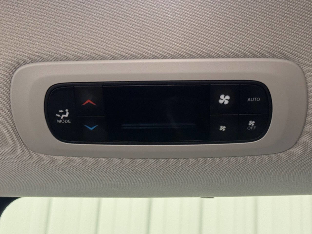 Used 2024 Chrysler Pacifica Touring-L FWD image 24