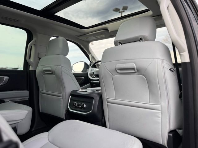 Certified 2025 Ford Expedition Platinum image 26