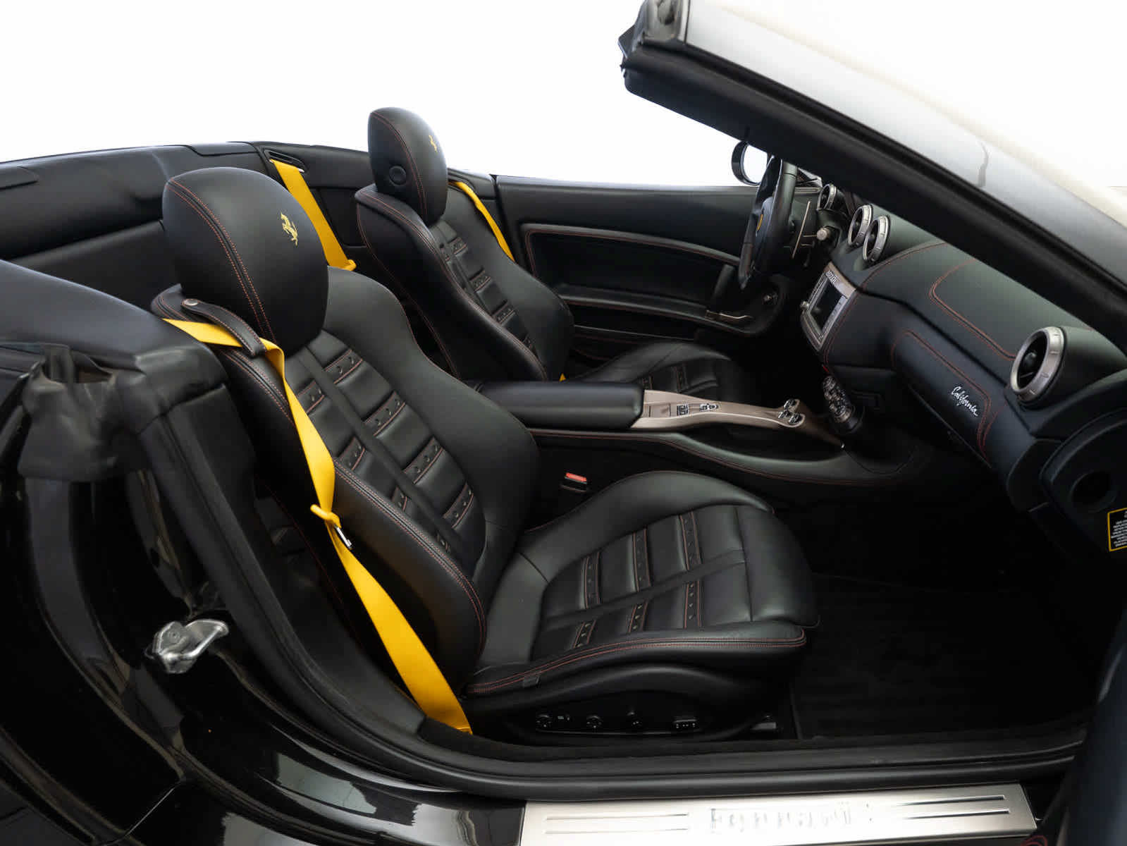 Used 2014 Ferrari California RWD image 10