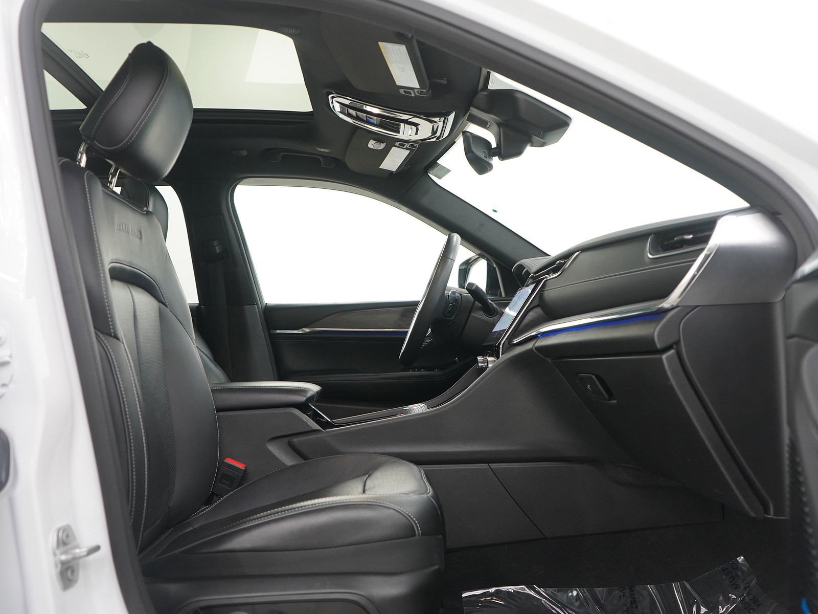 Used 2023 Jeep Grand Cherokee Overland image 11