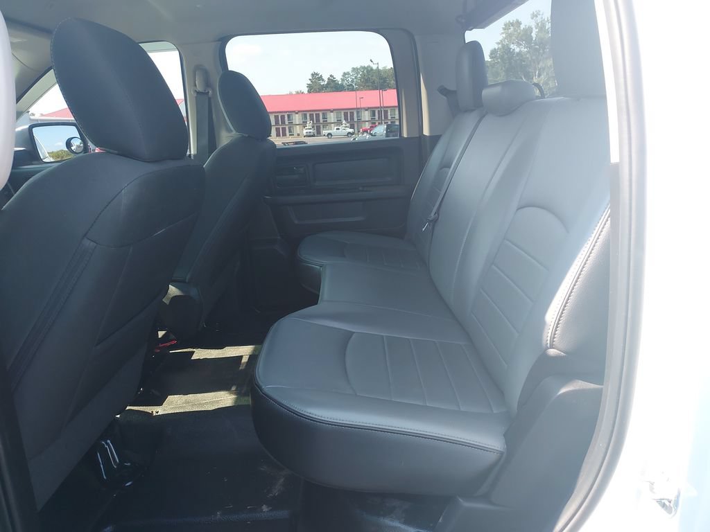 Used 2022 RAM 1500 4x4 Crew Cab Classic w/ Chrome Appearance Group image 14