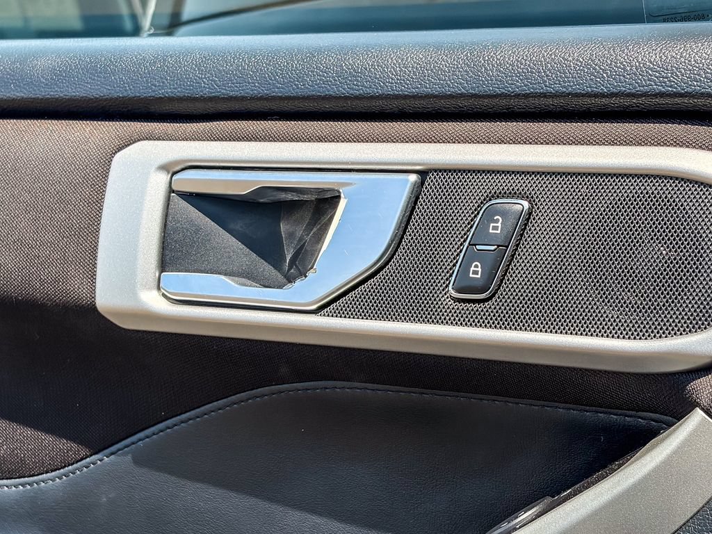 Used 2020 Ford Explorer XLT RWD image 42
