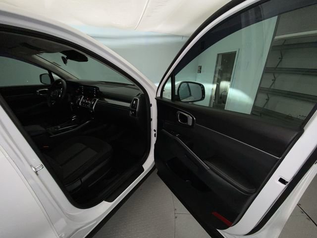 Used 2023 Kia Sorento LX FWD image 24