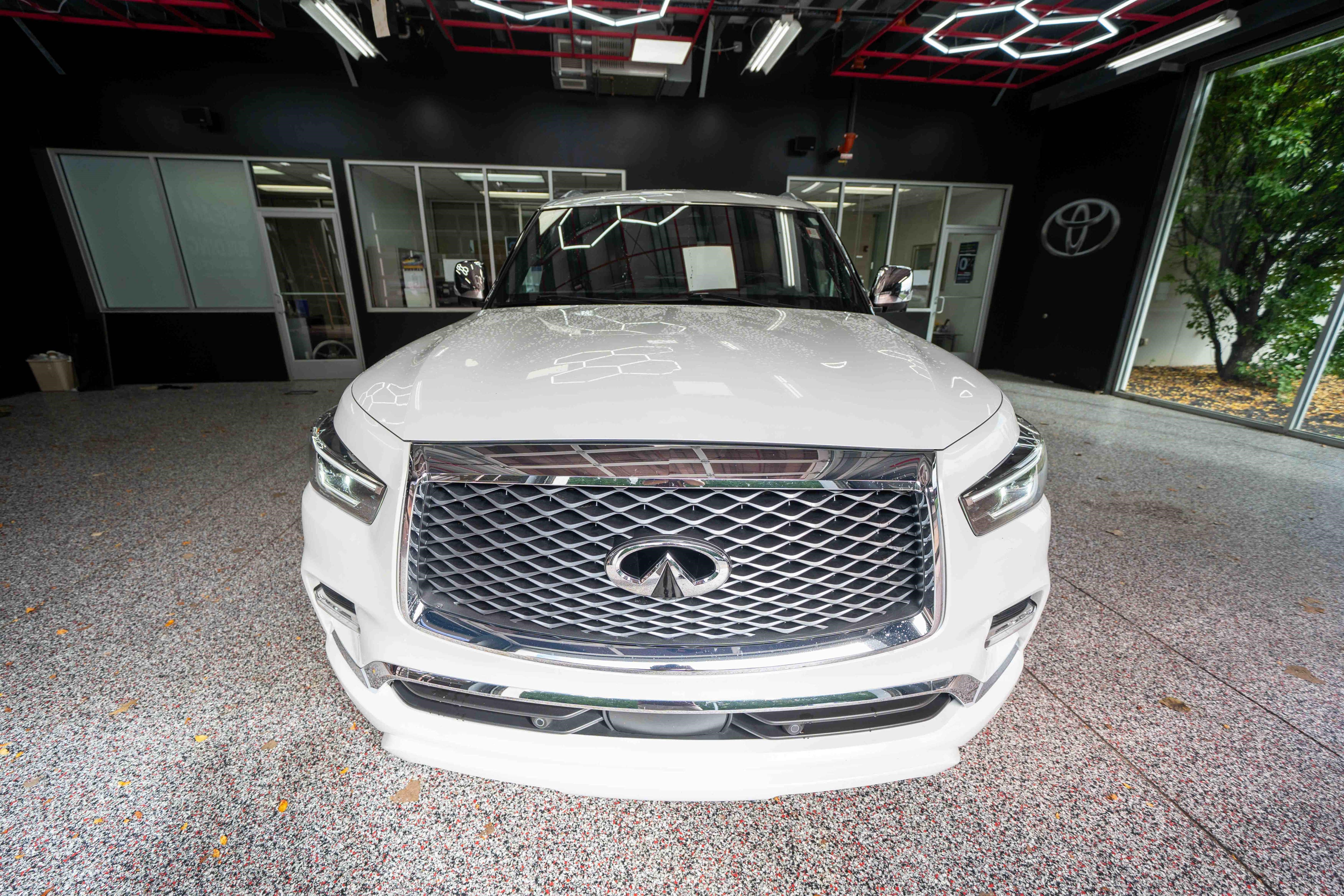 Used 2022 INFINITI QX80 Sensory w/ All-Season Package AWD/4WD image 6