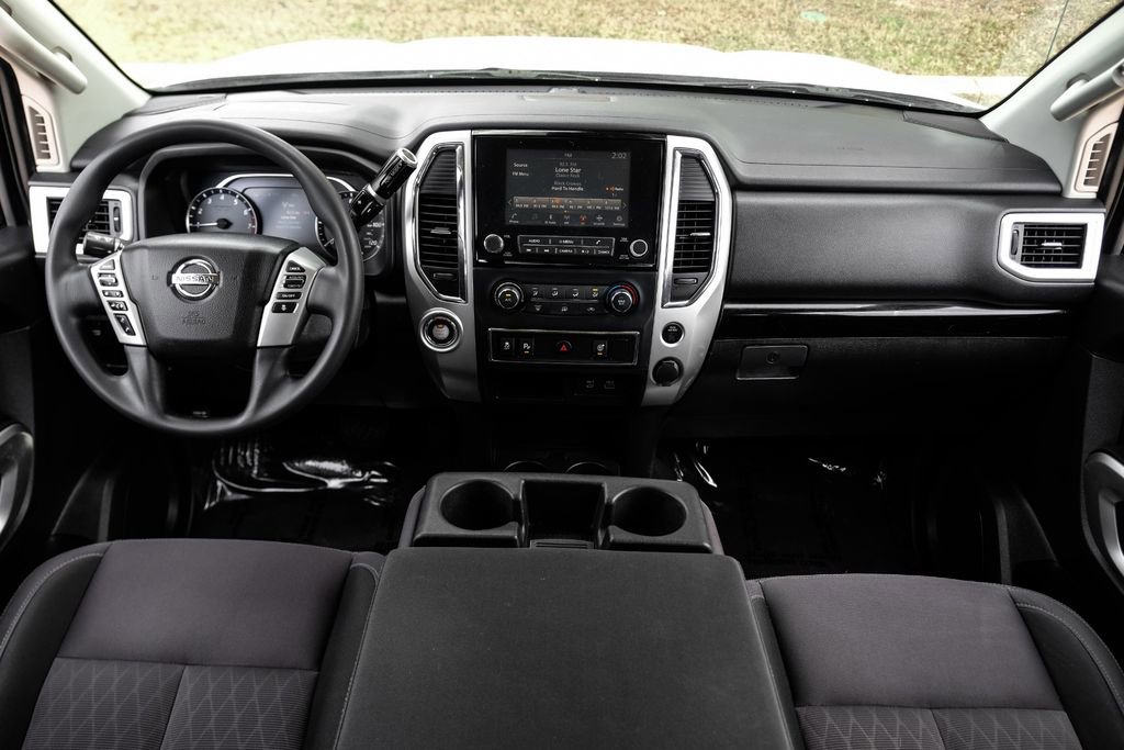 Used 2021 Nissan Titan SV image 10
