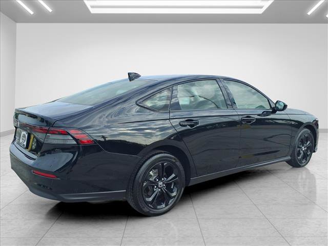 Used 2025 Honda Accord SE image 11