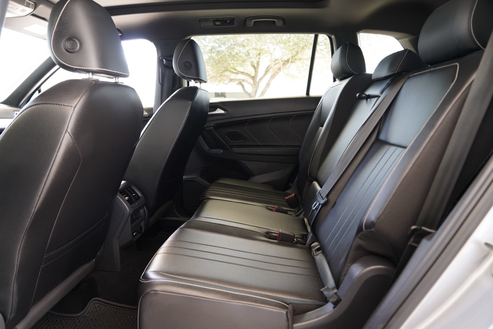 Certified 2024 Volkswagen Tiguan SE R-Line FWD image 29