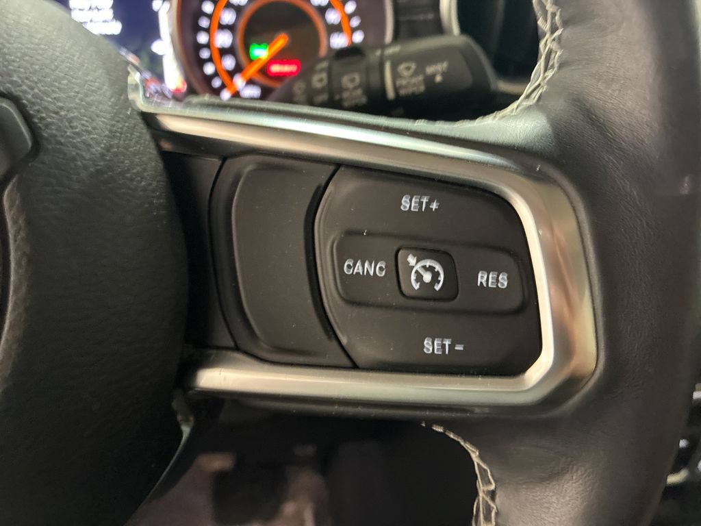 Used 2018 Jeep Wrangler Unlimited Sahara w/ Dual Top Group AWD/4WD image 18