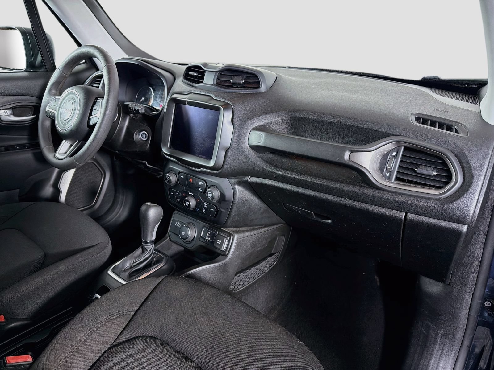 Used 2023 Jeep Renegade Latitude AWD/4WD image 30