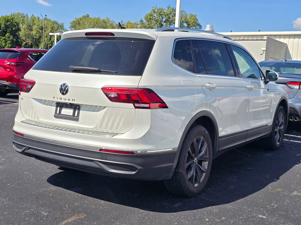 Used 2023 Volkswagen Tiguan SE w/ Panoramic Sunroof Package FWD image 6