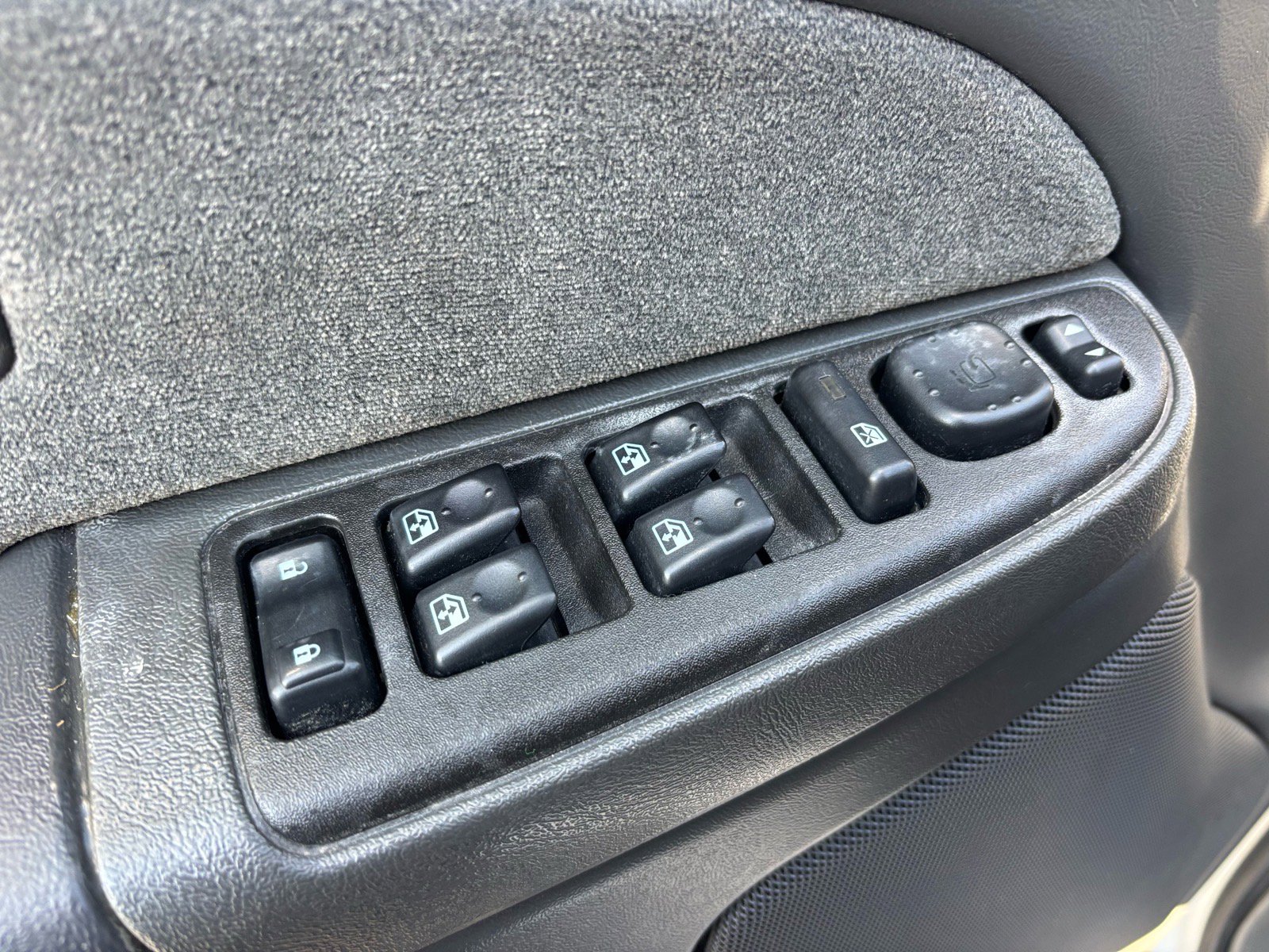 Used 2003 Chevrolet Silverado 2500 LS w/ Skid Plate Package image 8