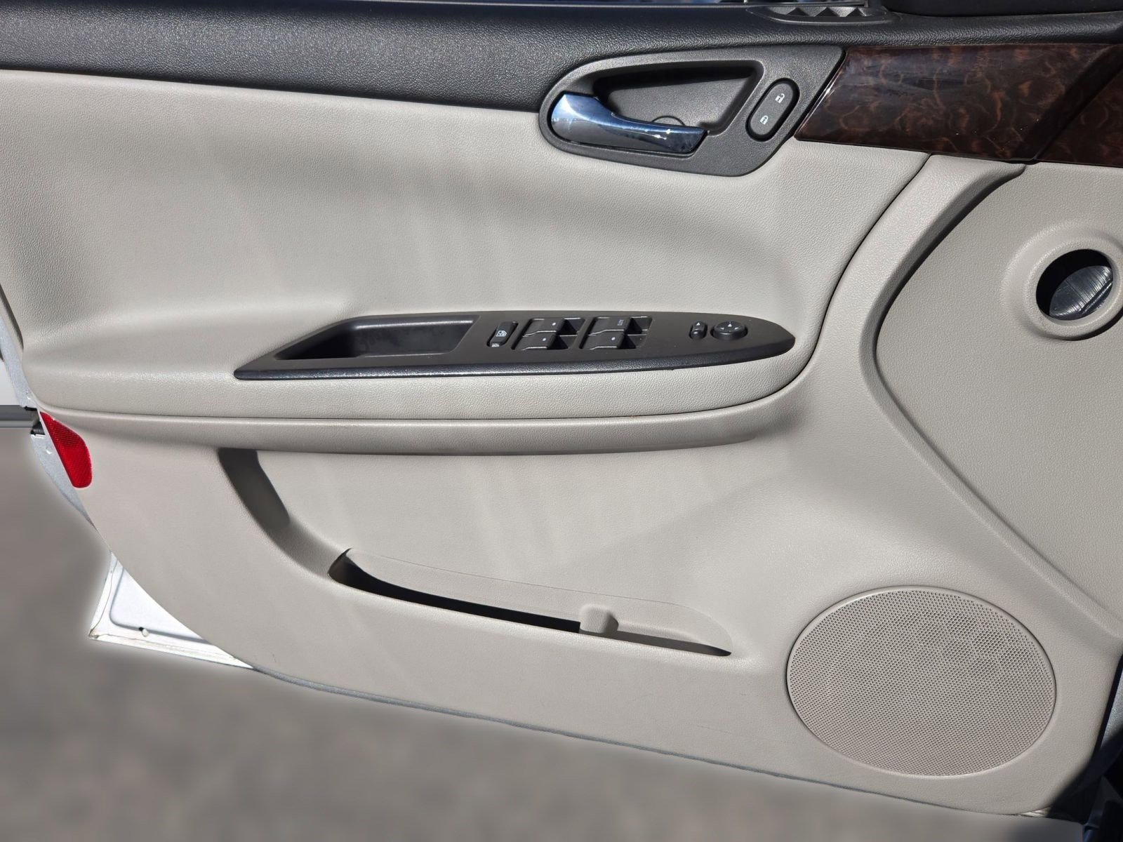 Used 2015 Chevrolet Impala LT w/ LT Sunroof Package image 22