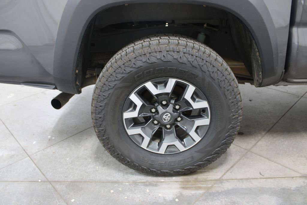 Used 2020 Toyota Tacoma TRD Off-Road w/ TRD Premium Off Road Package image 38
